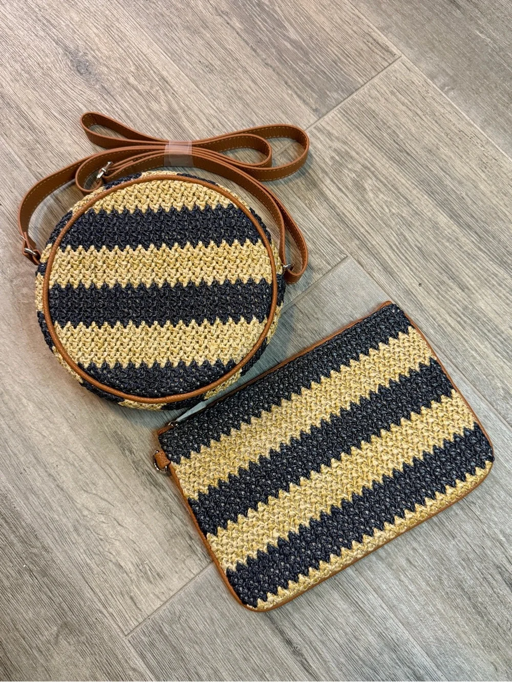 Thirty-One Jewell Round About Straw Crossbody and Cosmetic Bag Matching Set Navy